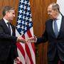 Etwas verhalten: US-Außenminister Blinken und sein russischer Kollege Lawrow beim Treffen in Genf