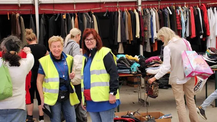 Auch dieses Jahr organisierten die Mitglieder des Brauchtumsvereins Stallhofen ihren traditionellen und bei der Bevölkerung sehr beliebten Fetzenmarkt beim Bauhof der Marktgemeinde Stallhofen.