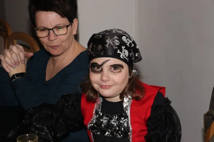 Zahlreiche Kinder sorgten als Prinzessinnen, Cowboys, Sheriffs, Ninja-Kämpfer oder Marienkäfer für ein buntes Bild und tanzten zu Discoklängen von DJ Luky.