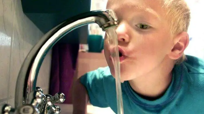Kostbares Wasser aus den heimischen Leitungen