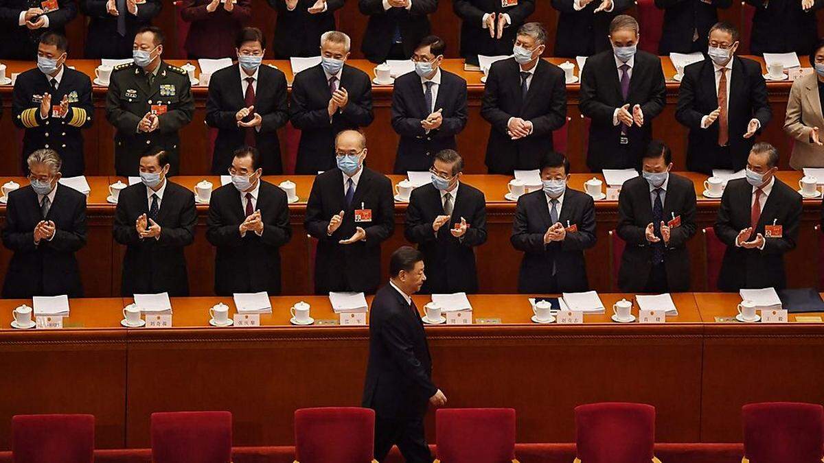 Applaus für Präsident Xi Jinping beim Volkskongress