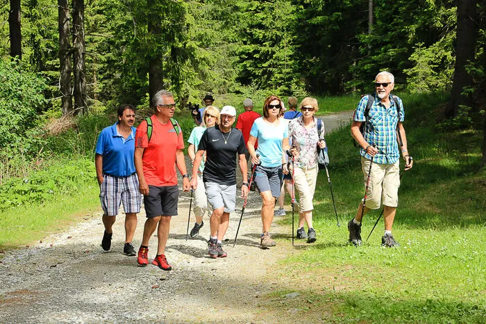 Rund 2000 Bergfexe wanderten über den Alpensteig auf den Tremmelberg ... 