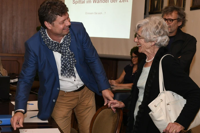 Bürgermeister Gerhard Pirih mit Inge Wessely