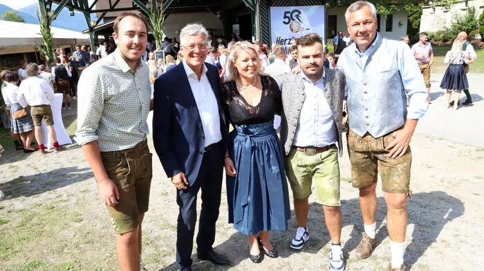 Familie Strobl mit Landeshauptmann Peter Kaiser