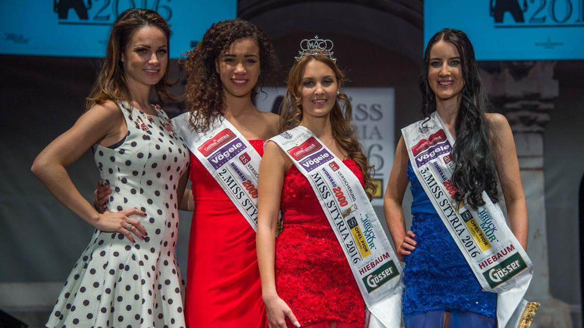 Miss-Austria-Chefin Schachermayer mit den drei Missen von 2016: Bell (2.), Goger und Seibert (3.)