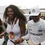 Serena Williams gemeinsam mit Lewis Hamilton beim Formel-1-Grand-Prix in Mexiko 2016.