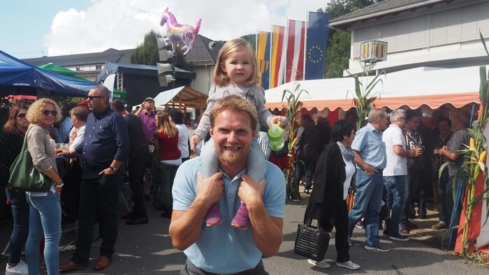 Beim Kartoffelfest genossen die zahlreichen Besucher den Sonntagnachmittag in Ludmannsdorf in der Sonne.