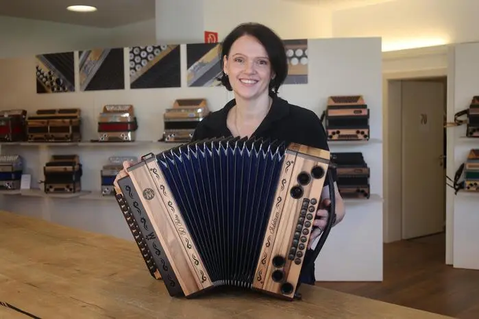 Zum Höhepunkt wurde am Sonntag eine eigens hergestellte Jubiläums-Harmonika verlost.