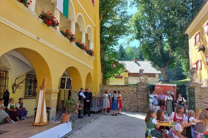 Bei der Feier wurde auch auf die Geschichte der Gemeinde eingegangen.