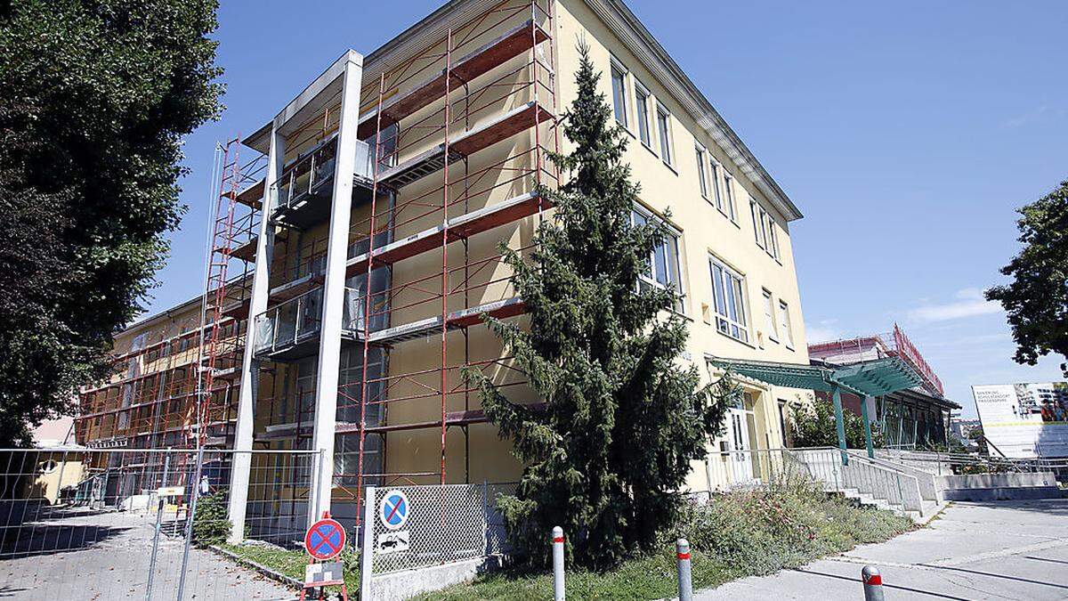 Die größte Baustelle herrscht bei der Friedensschule