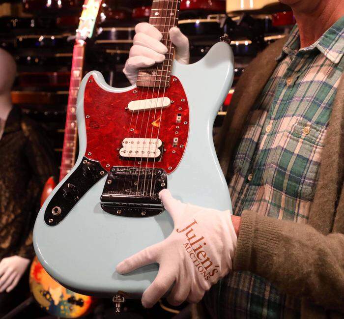 Kurt Cobain Auktion | Die blaue E-Gitarre „Skystang I“