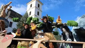 Bunte Kostüme waren auch beim Faschingsumzug in St. Peter am Ottersbach Programm