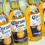 Obwohl keinerlei Zusammenhang besteht: Die Angst vor dem Coronavirus lässt auch den Absatz von Corona-Bier schrumpfen