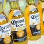 Obwohl keinerlei Zusammenhang besteht: Die Angst vor dem Coronavirus lässt auch den Absatz von Corona-Bier schrumpfen