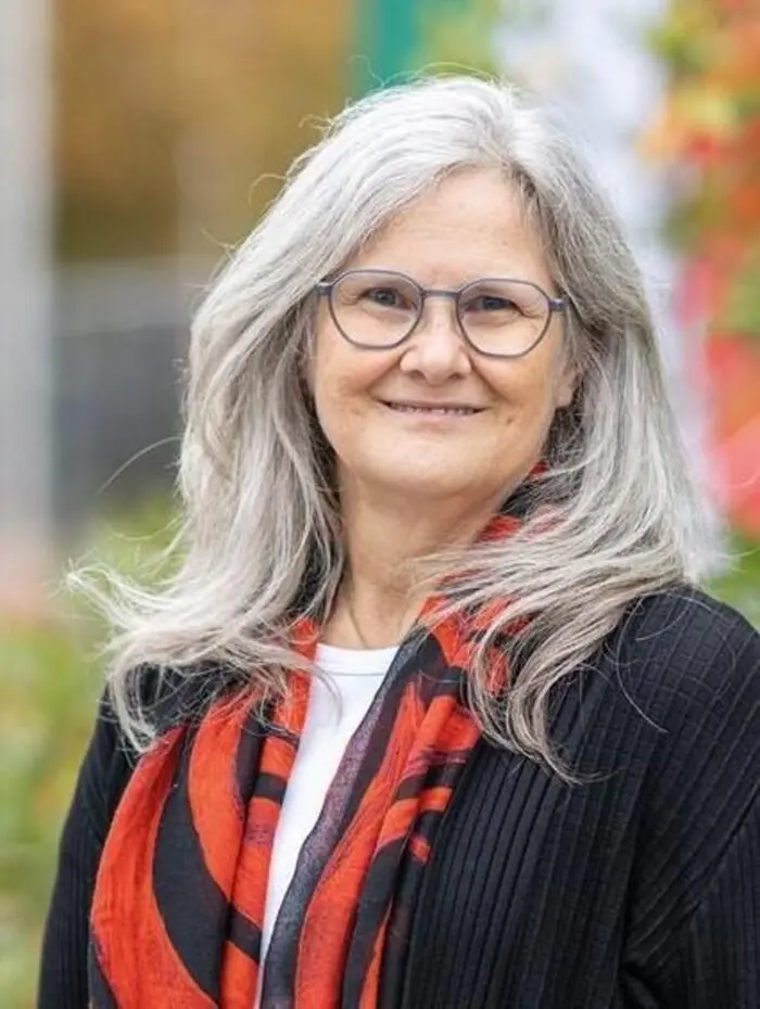 Brigitte Slamanig trägt selbst ein CI