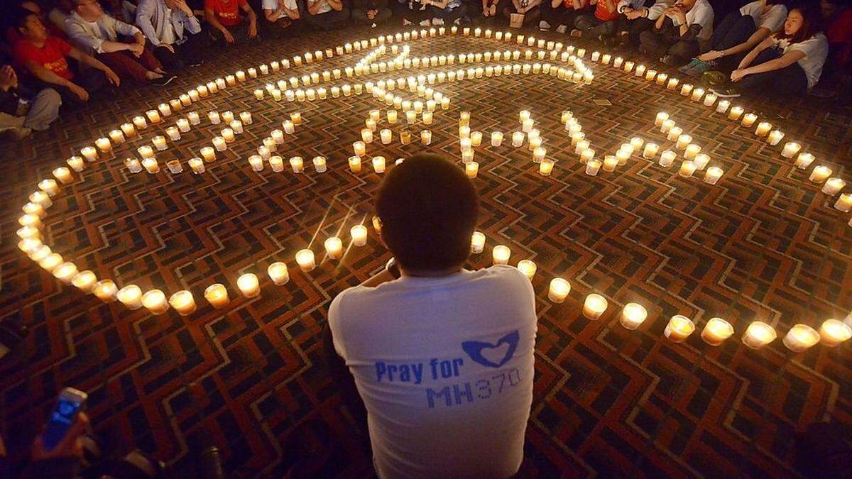 Flug MH370 der Fluggesellschaft Malaysia Airlines war am 8. März 2014 auf dem Weg von Kuala Lumpur nach Peking mit 239 Menschen an Bord von den Radarschirmen verschwunden