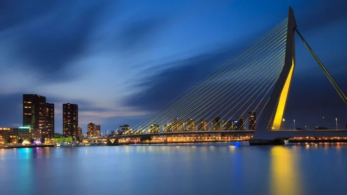 Die zweitgrößte Stadt in den Niederlanden hat sich in den letzten Jahren von der Hafenstadt zum Trendpflaster gemausert. Besonders hohe Punktezahlen erreichte Rotterdam beim Geheimtipp-Faktor, der Vielfalt der Hotels und der Kulinarik sowie der Natur.