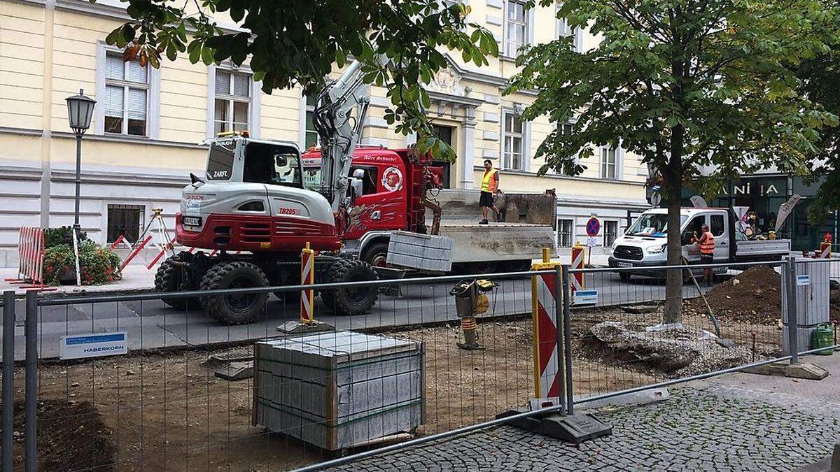 Die Firma Kostmann ist mit den Bauarbeiten beschäftigt 