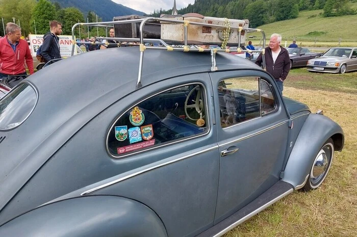 Auf dem Gelände rund um die Reithalle in Schöder gab es über 200 Oldtimerfahrzeuge aller Kategorien: Mopeds, Traktore, Lkw und Autos unterschiedlichster Art und PS-Stärke.