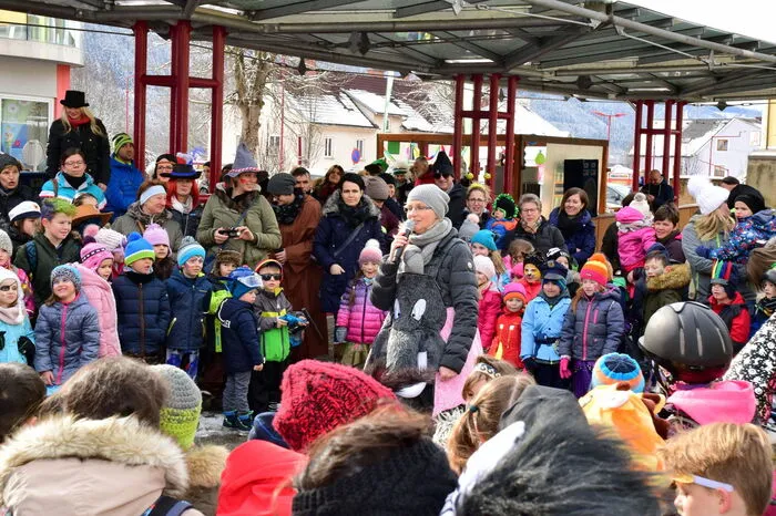 Am Nachmittag vergnügen sich die Erwachsenen am „Sportlerstandl“ des SV St. Marein-Lorenzen