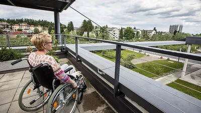 Der Rollstuhl wird wohl für immer ihr ständiger Begleiter bleiben: Gudrun Marx-Frühstück (38)