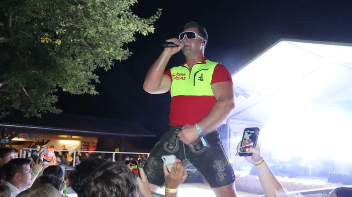 Der Star des Abends Florian Andreas sorgte in einer einstündigen Bühnenshow für beste Livestimmung.
