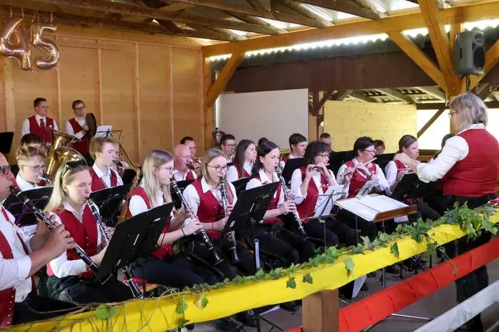 Weiter ging es am Sonntag mit dem Frühschoppen mit der Stadtkapelle Friesach (Foto) und den Auftänzen der LJ-Gruppe Brückl, der Mirniger Schuhplattler sowie der „Bärlis“. 