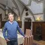 Maximilian Stingl im beeindruckenden Rittersaal von Burg Mannsberg 