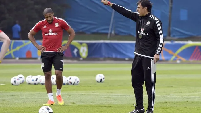Trainer Chris Coleman (rechts) und Kapitän Ashley Williams führten Wales erstmals seit der WM 1958 zu einem fußballerischen Großereignis