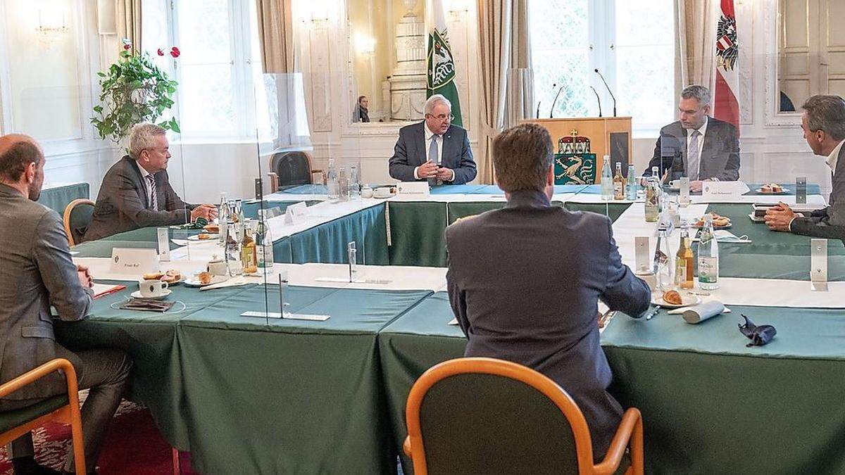 LH Hermann Schützenhöfer und sein Stellvertreter Anton Lang hatten Innenminister Karl Nehammer, den Generaldirektor für öffentliche Sicherheit Franz Ruf, Landespolizeidirektor Gerald Ortner und den Grazer Bürgermeister Siegfried Nagl zu Gast