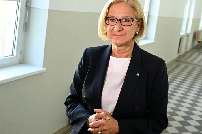 "Ich habe einen Fehler gemacht." - Niederösterreichs Landeshauptfrau Johanna Mikl-Leitner (ÖVP) bedauert ihren Klimawandelsager vom Juni ("Jede und jeder kann bei sich selber anfangen. Das beginnt bei der Kleidung, dass man nicht zehn Ballkleider haben muss, sondern drei Ballkleider.").