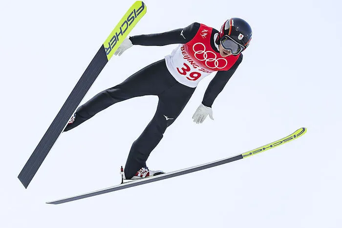 Nach dem Springen lag Greiderer auf dem starken zweiten Platz, nur hinter dem überragenden Ryota Yamamoto (Bild), der mit einem 108-Meter-Satz für Schanzenrekord sorgte. Der eher laufschwache Japaner landete letzten Endes aber nur auf Platz 14.