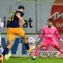 PASCHING,AUSTRIA,29.SEP.20 - SOCCER - 2. Liga, FC Juniors OOE vs FC Liefering. Image shows Erwin Softic (Juniors OOE), Benjamin Sesko (Liefering) and Tobias Lawal (Juniors OOE).
Photo: GEPA pictures/ Christian Moser