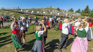 Die ARGE Volkstanz Steiermark zeigts vor und alle auf der Roas tanzen mit