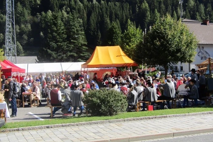 Kulinarisch bewirtet wurden die Gäste von den Almabtriebswirten, den Familien Supersberger (Eggerhof) und Angermann (Hotel Alpengarten).