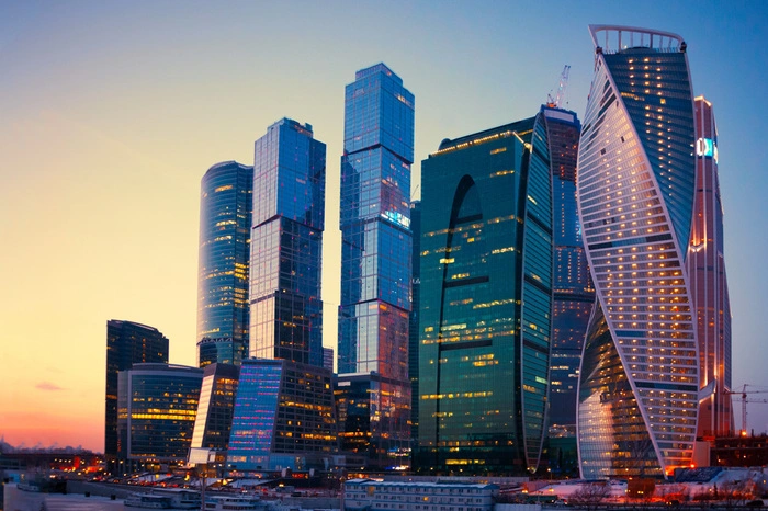 Auf den zweiten Platz wählte die Jury den Evolution Tower aus Moskau. Der 246 Meter hohe Turm besticht vor allem durch seine extravagante Form. Jede Etage dreht sich jeweils um drei Grad im Vergleich zu dem vorangegangenen Stockwerk. Insgesamt hat das spiralförmige Gebäude eine Drehung von mehr als 150 Grad. Das Design ist inspiriert durch die Basilius-Kathedrale in Moskau und Tatlin’s unmöglichem Turm. Architekten: RMJM Edinburgh, Kettle Collective, Karen Forbes  