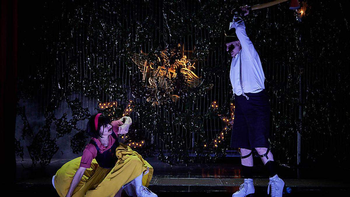 Schneewittchen auf Rollerskates: Horváth-Bearbeitung &quot;Karoline und Kasimir&quot; im Wiener Volkstheater