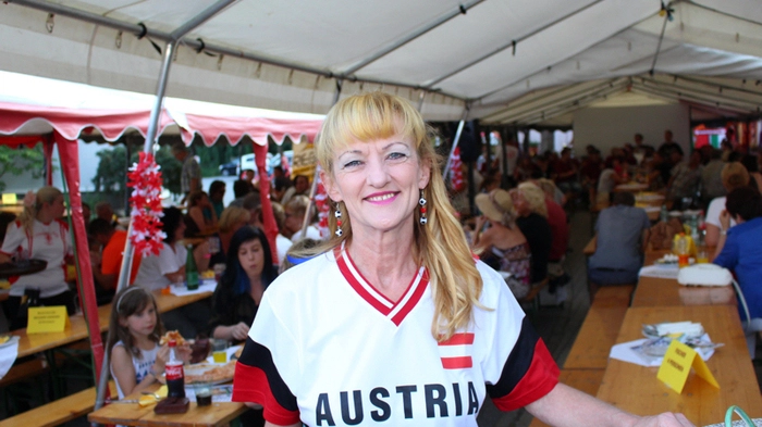 Jedes einzelne Fußballspiel der EM wurde im Hohenburgerhof übertragen. Für das Finale hat sich Gastgeberin Roswitha Scherz ein besonderes Programm einfallen lassen.
