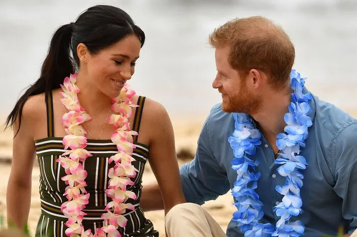 Um sich in Ruhe und ohne Medienrummel kennenzulernen, flüchteten Prinz Harry und Meghan nach Afrika.