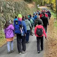 Rund um den Nationalfeiertag laden viele Gemeinden zum gemeinsamen Fitmarsch