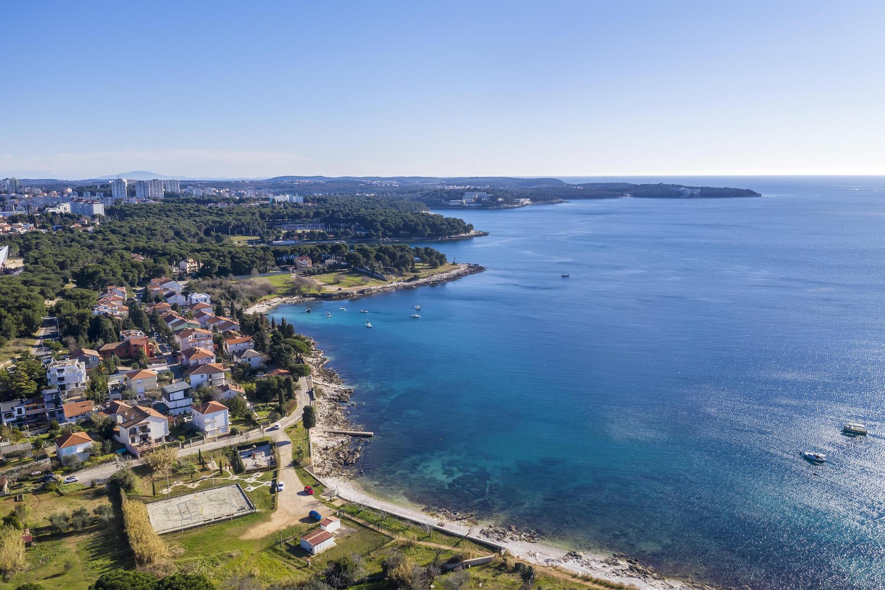 In Urlaubsregion: Zwei Bomben und 160 Granaten liegen vor Pula im Meer