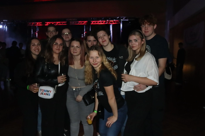 Klicken Sie sich durch die Bilder der Siegerparty von Samstagnacht im Kuss Wolfsberg.