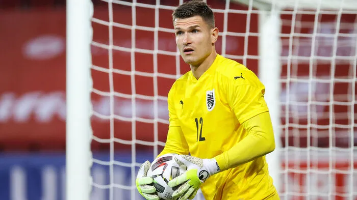 Pavao Pervan: 3 Der Wolfsburg-Goalie war nicht zu beneiden, hatte quasi den ganzen Abend nichts zu tun. Den einzigen Schuss der Griechen durch Fortounis konnte der 32-Jährige nicht entschärfen.