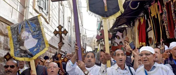 Koptisch-orthodoxe Christen bei Karfreitagsprozession 