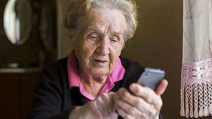 Symbolbild: Betrüger SMS