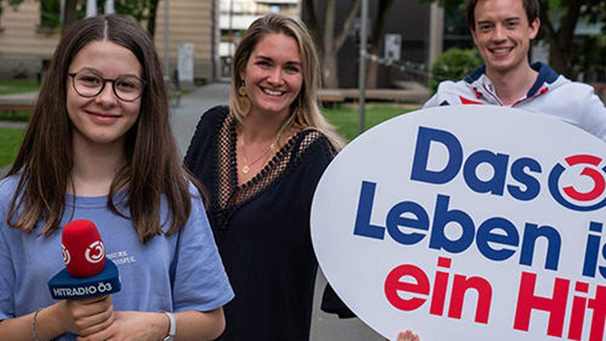 Emily mit den Ö3-Moderatoren Gabi Hiller und Philipp Hansa