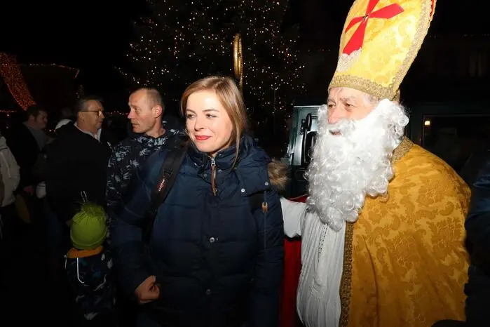 Der Nikolaus verteilte gefüllte Sackerl.