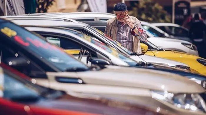 Nahaufnahme mehrerer Autos