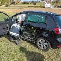 Am Samstagvormittag kam es auf der B72 in Peesen, Gemeinde Thannhausen, zu einem Verkehrsunfall