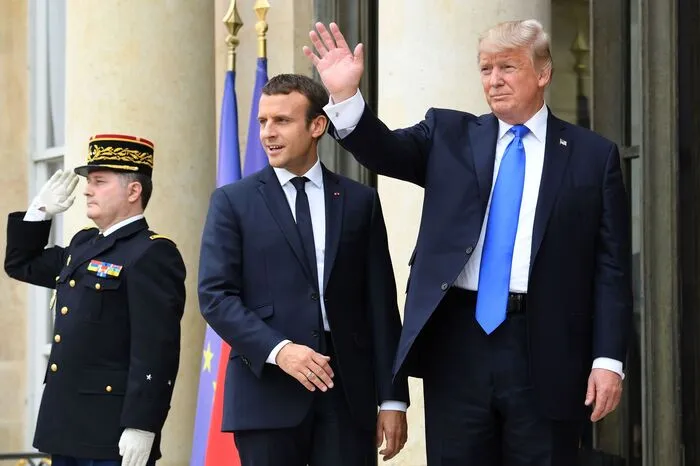 Macron machte kurz vor Beginn der Beratungen keinen Hehl aus den Differenzen. Auf einer Pressekonferenz mit Merkel sagte Macron, in der Frage des Klimaschutzes gebe es "starke Meinungsunterschiede" mit Trump, der den Ausstieg seines Landes aus dem Pariser Klimaschutzabkommen erklärt hatte.